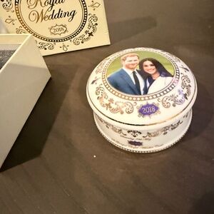 2018 ROYAL WEDDING HARRY AND MEGHAN TRINKET BOX